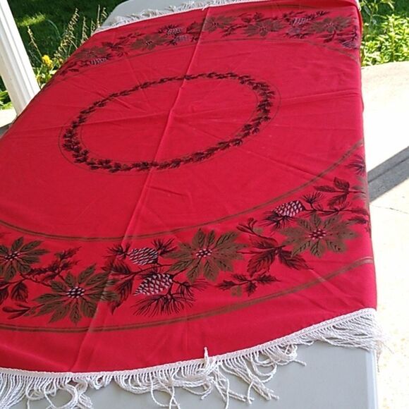 Christmas round Table Cloth w/white fringe Pine Cones and Poinsettias - Picture 1 of 10